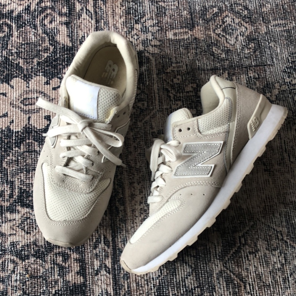 New balance 696 neutral cream sneakers suede mesh padded large “N” size 8.5
